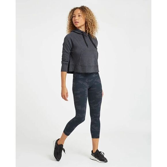 Spanx Look at Me Now Seamless Leggings Cropped
Black Camo size XS new - Picture 1 of 11